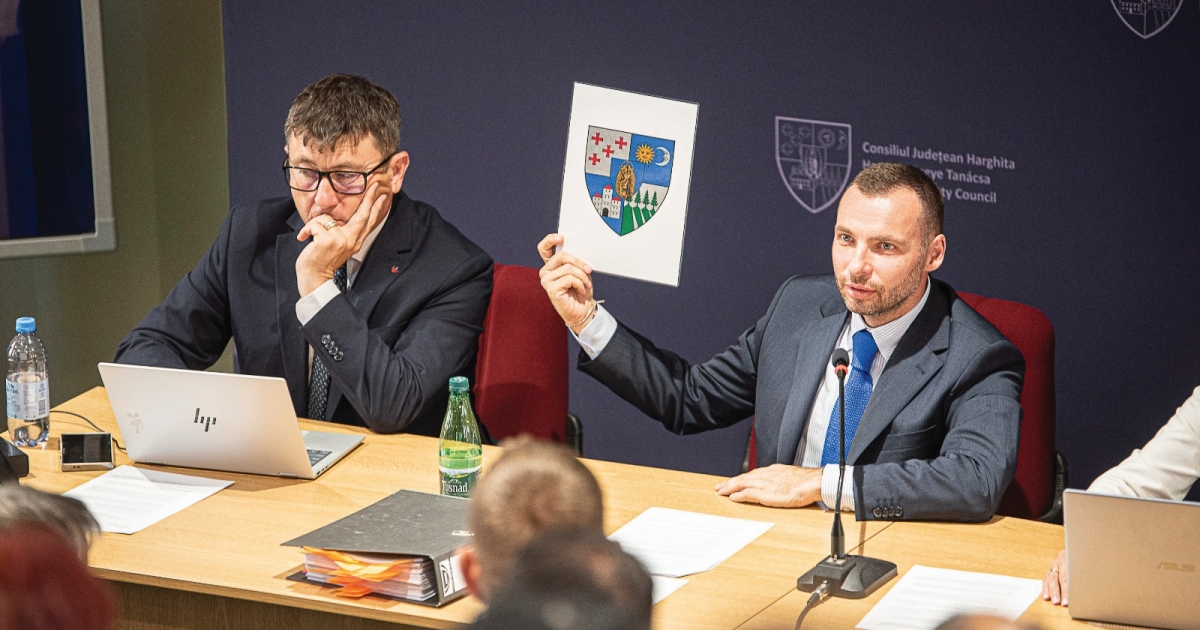 Elfogadták a megye címertervét